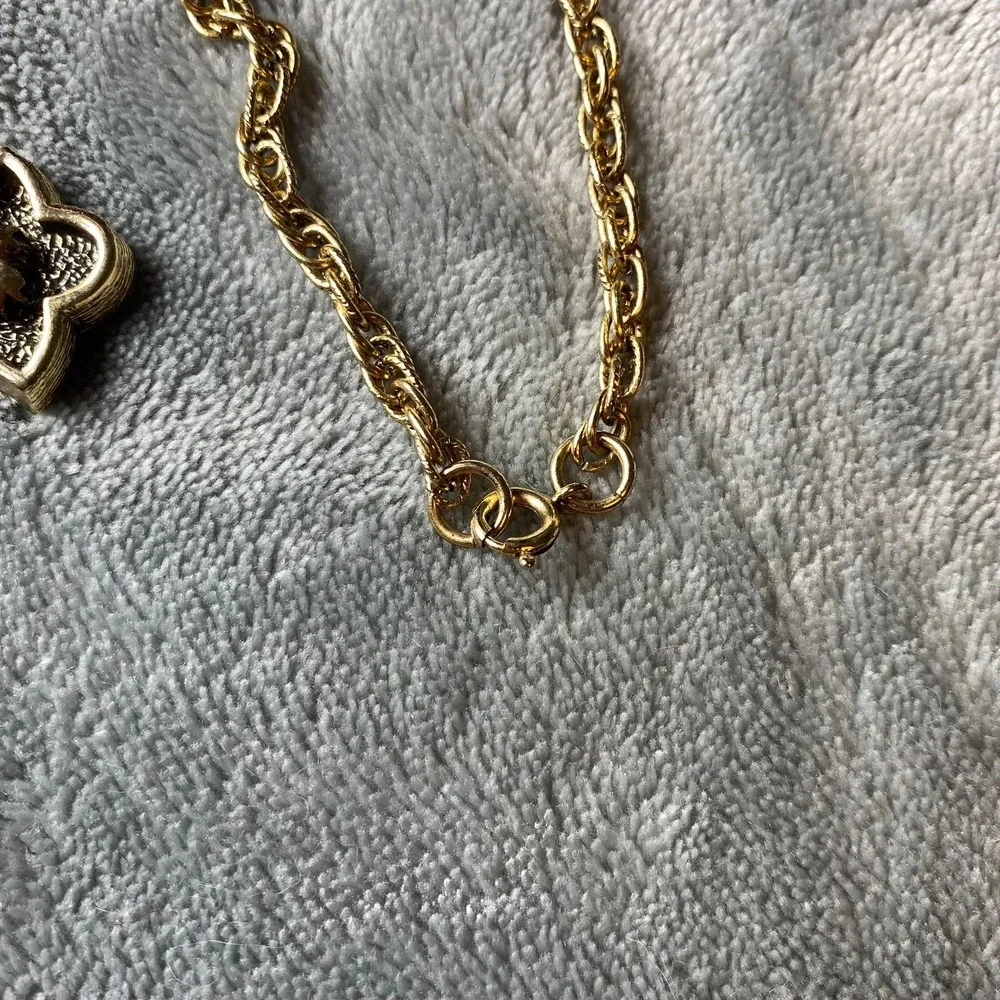 N/A vintage jewelry